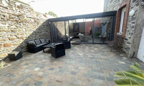 Terrasse en pavés de grès multicolore